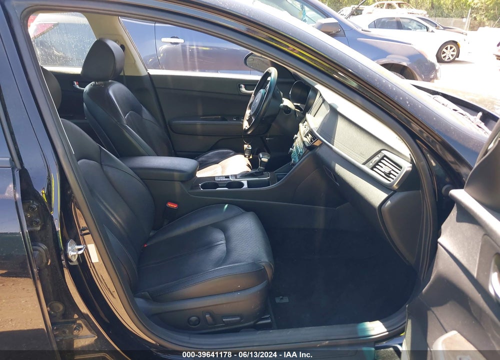 2018 KIA OPTIMA EX VIN: 5XXGU4L31JG191119