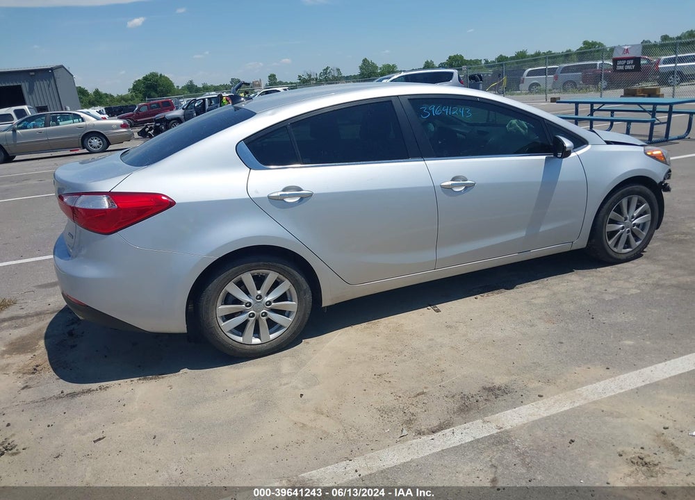 2015 KIA FORTE VIN: KNAFX4A85F5328377