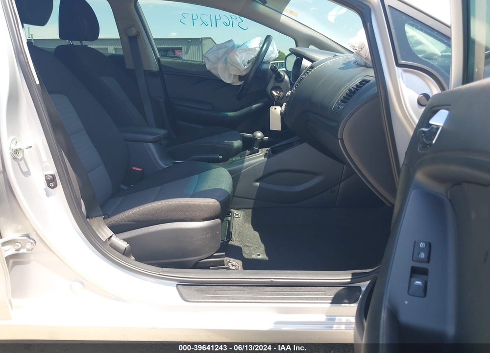 2015 KIA FORTE VIN: KNAFX4A85F5328377