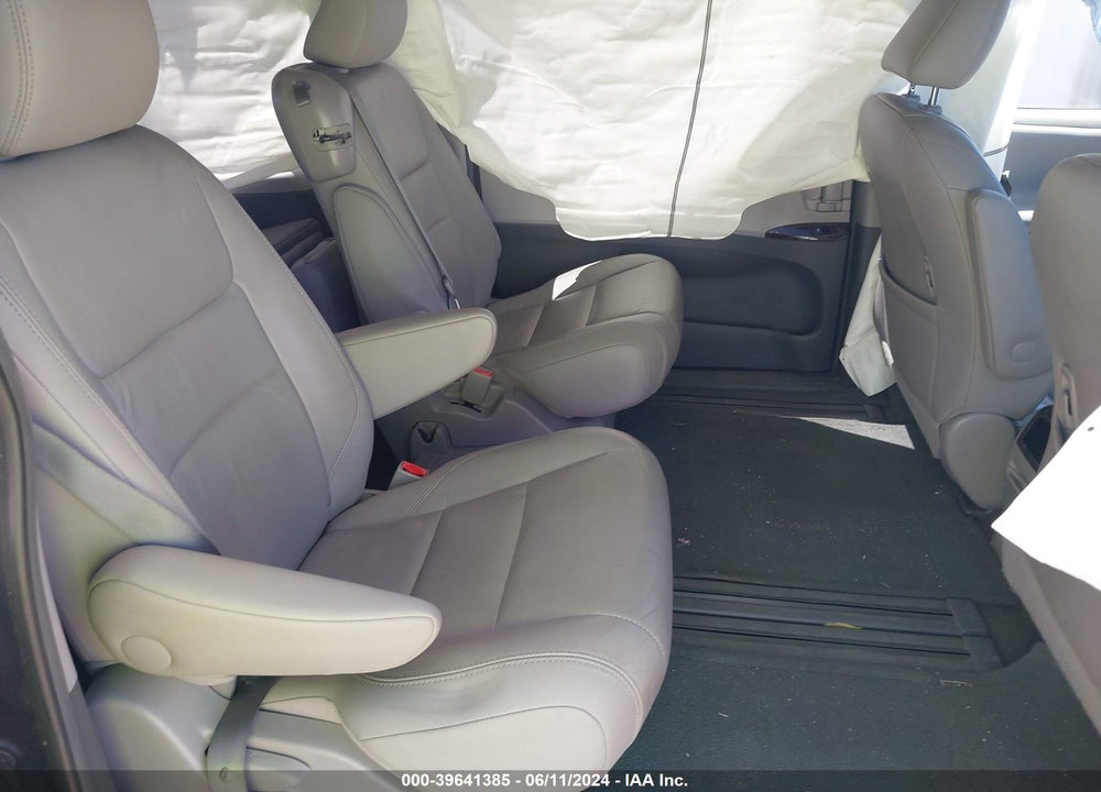 2015 TOYOTA SIENNA XLE 8 PASSENGER VIN: 5TDYK3DC2FS641322
