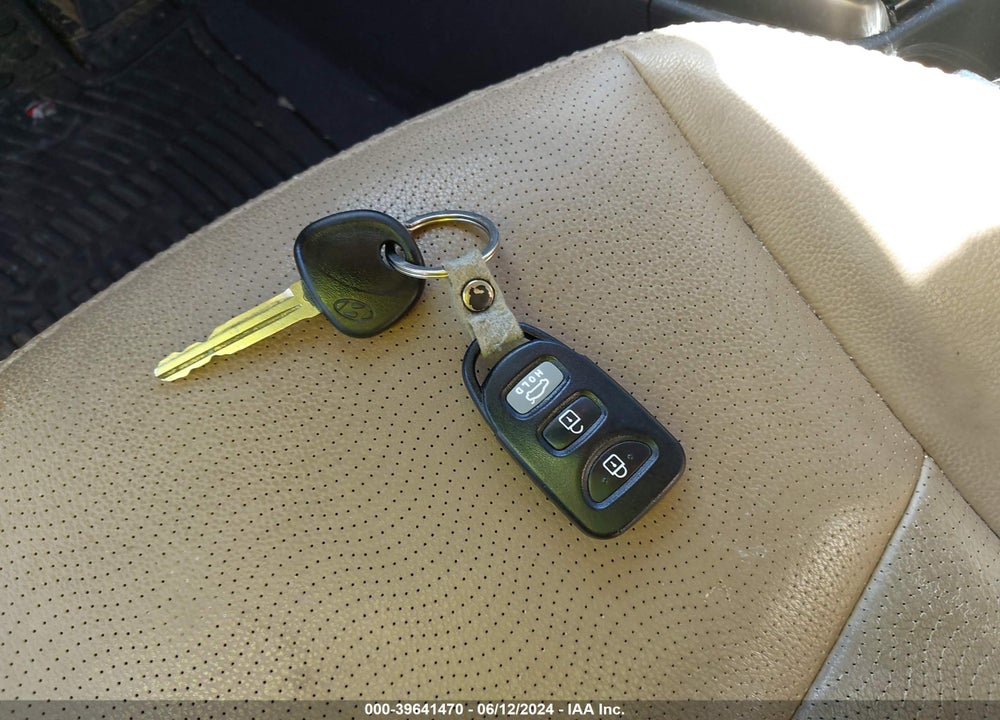 2012 HYUNDAI ELANTRA VIN: 5NPDH4AE4CH093849