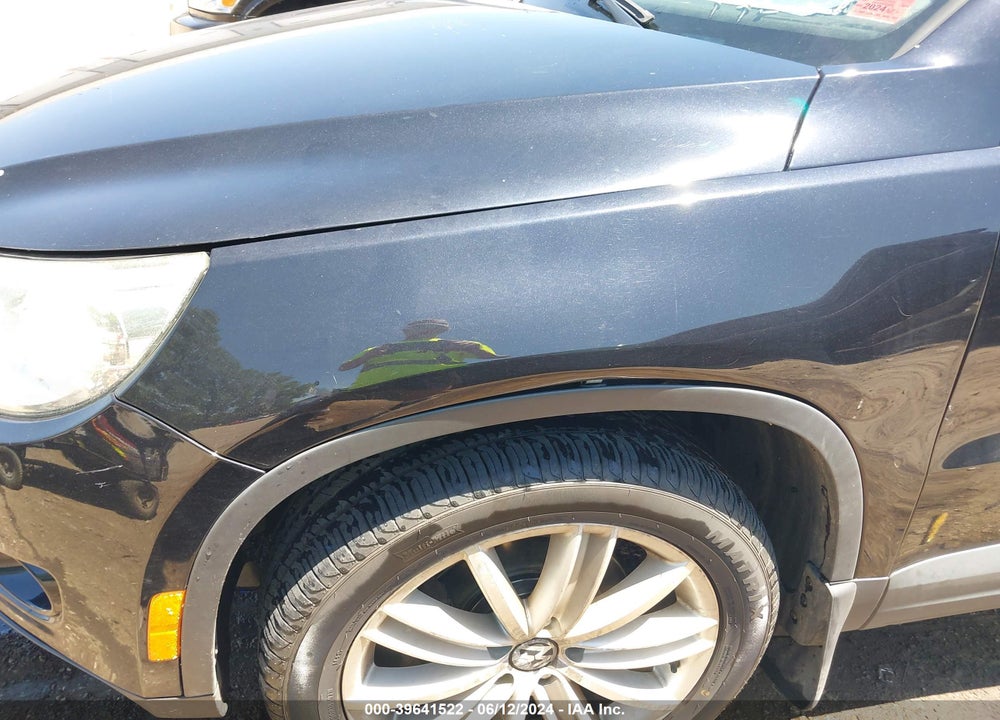 2011 VOLKSWAGEN TIGUAN SE VIN: WVGBV7AX3BW521935