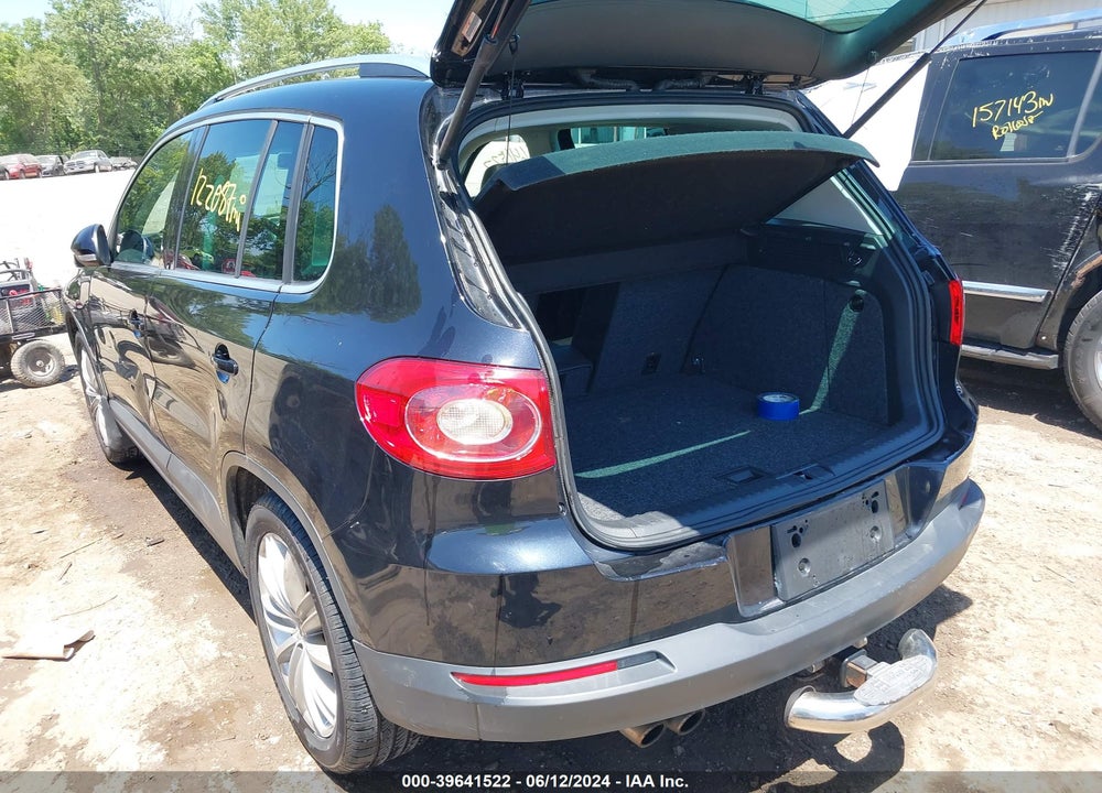 2011 VOLKSWAGEN TIGUAN SE VIN: WVGBV7AX3BW521935