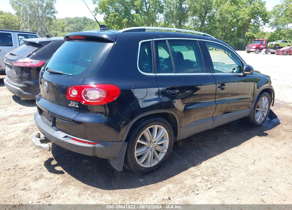 2011 VOLKSWAGEN TIGUAN SE VIN: WVGBV7AX3BW521935