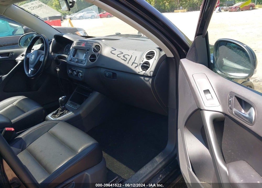 2011 VOLKSWAGEN TIGUAN SE VIN: WVGBV7AX3BW521935