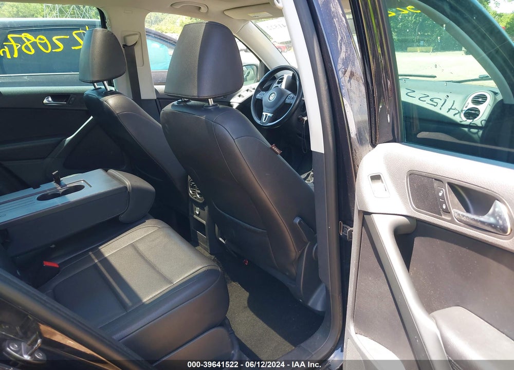 2011 VOLKSWAGEN TIGUAN SE VIN: WVGBV7AX3BW521935