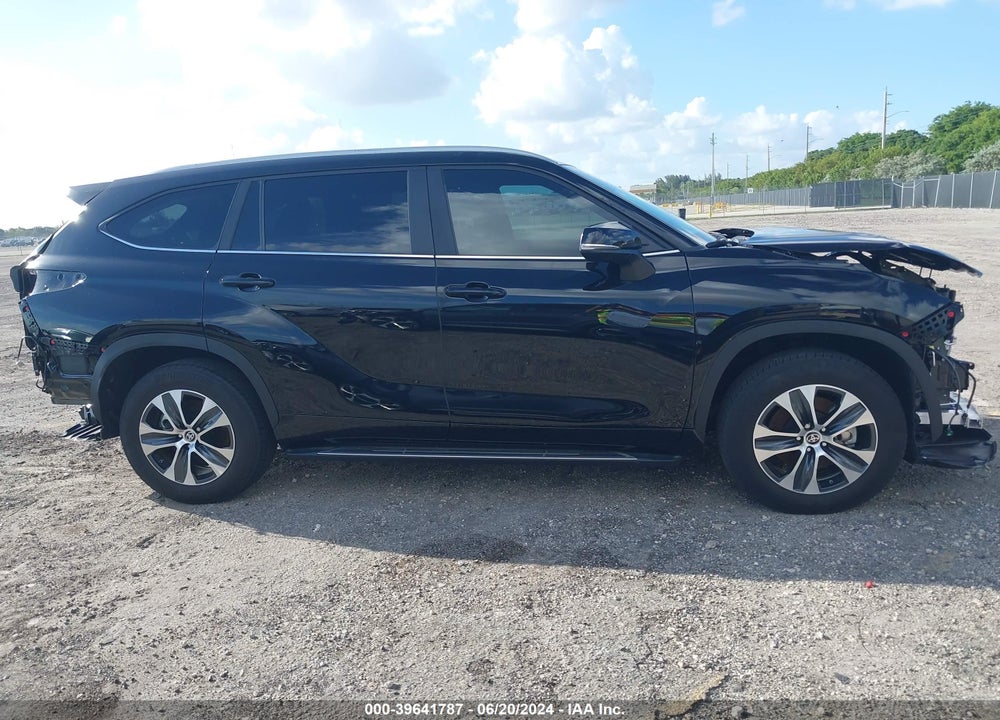 2023 TOYOTA HIGHLANDER XLE VIN: 5TDKDRAH5PS038093