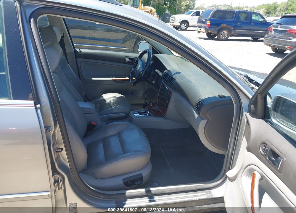 2004 VOLKSWAGEN PASSAT GLX VIN: WVWYH63B44E134952
