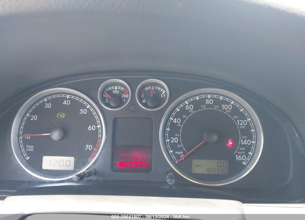 2004 VOLKSWAGEN PASSAT GLX VIN: WVWYH63B44E134952