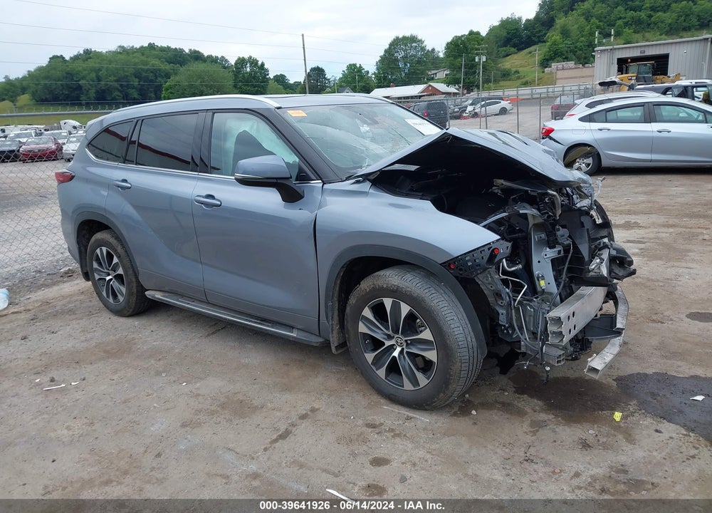 2021 TOYOTA HIGHLANDER XLE VIN: 5TDGZRBH1MS101305