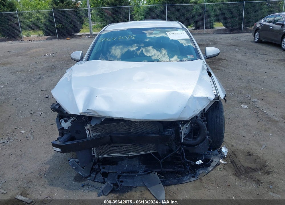 2018 HYUNDAI ELANTRA SE VIN: 5NPD74LF8JH359301