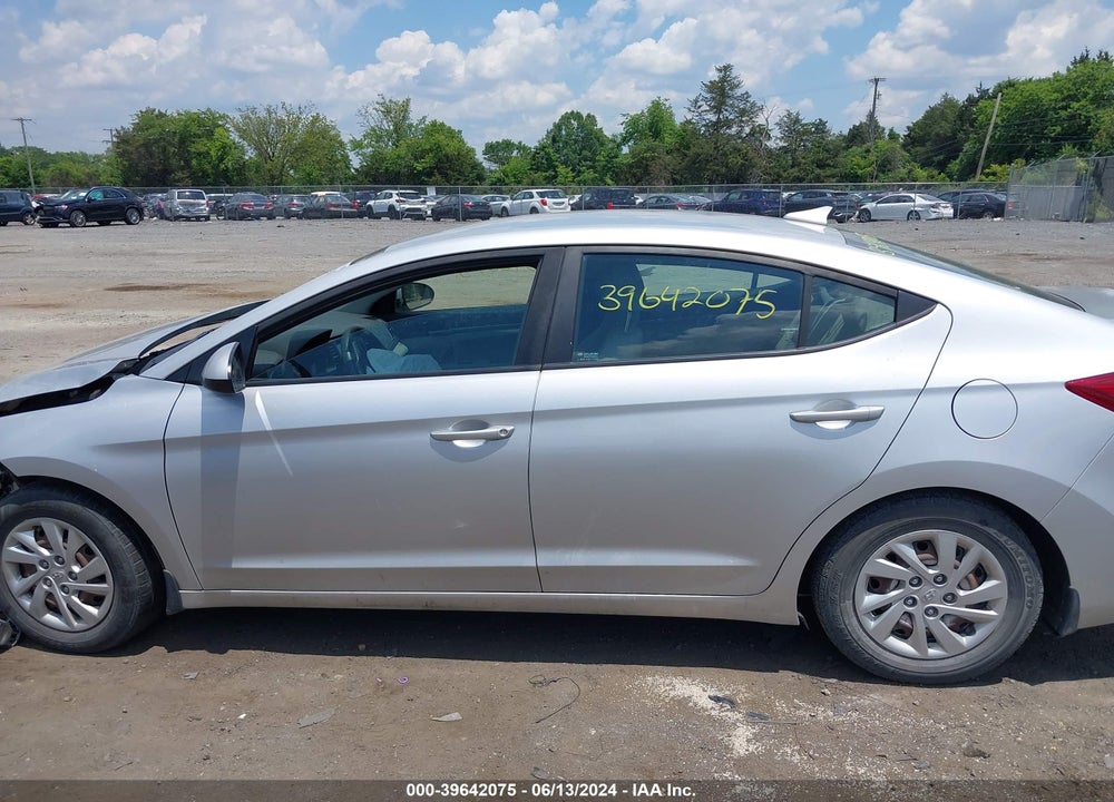 2018 HYUNDAI ELANTRA SE VIN: 5NPD74LF8JH359301