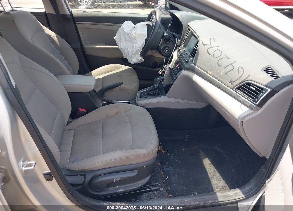 2018 HYUNDAI ELANTRA SE VIN: 5NPD74LF8JH359301
