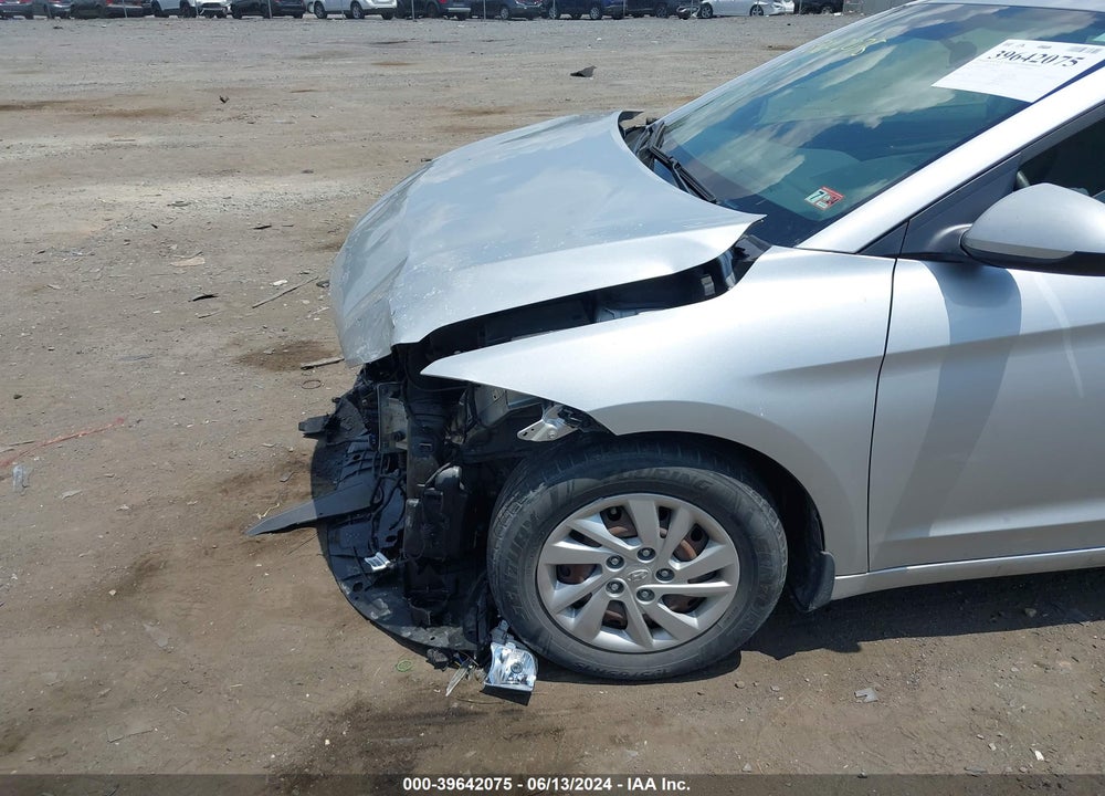 2018 HYUNDAI ELANTRA SE VIN: 5NPD74LF8JH359301