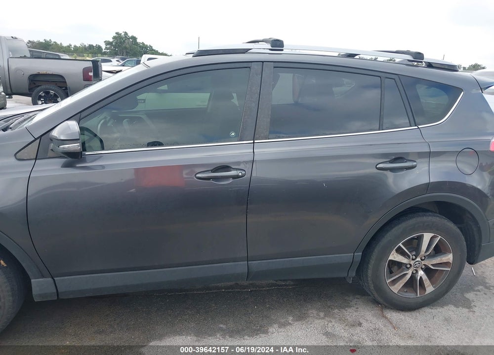 2018 TOYOTA RAV4 XLE VIN: JTMWFREV6JJ185667