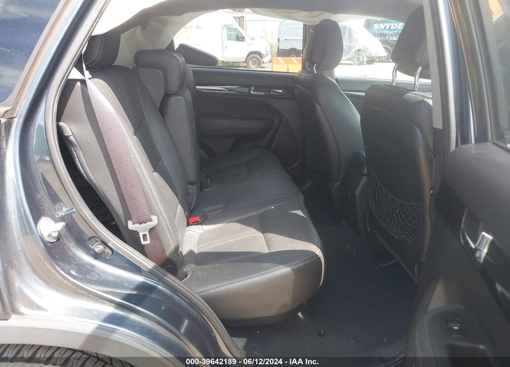 2011 KIA SORENTO EX V6 VIN: 5XYKUDA26BG064139