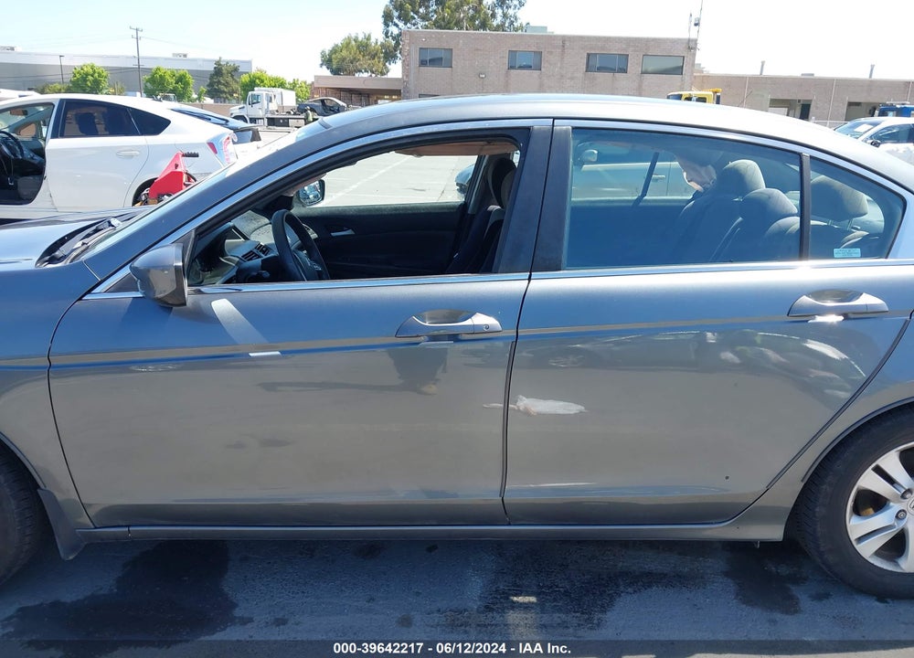 2008 HONDA ACCORD 2.4 LX-P VIN: 1HGCP264X8A116876