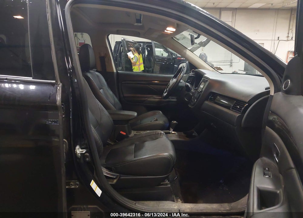 2016 MITSUBISHI OUTLANDER SEL VIN: JA4AZ3A33GZ061282