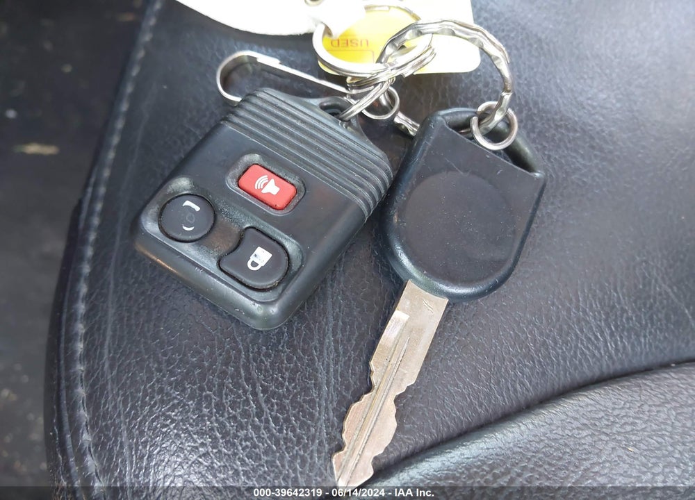 2005 FORD ESCAPE LIMITED VIN: 1FMYU94145KC28394