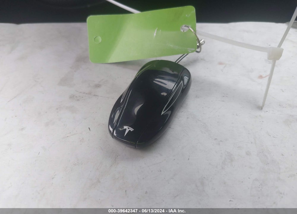 2018 TESLA MODEL S 100D/75D/P100D VIN: 5YJSA1E27JF285546