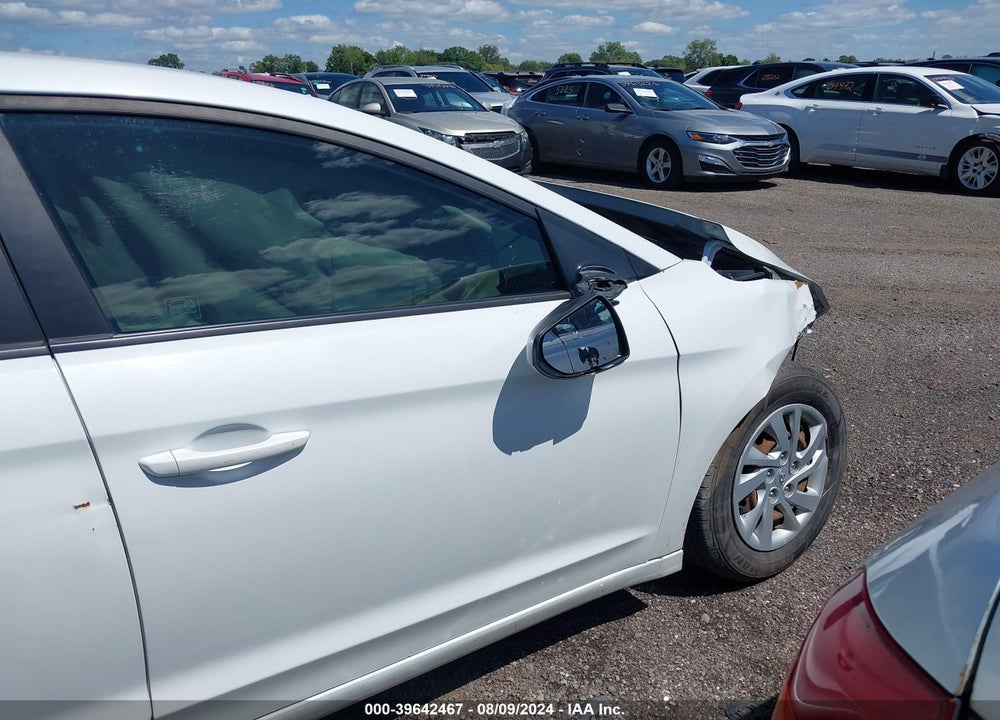 2017 HYUNDAI ELANTRA SE VIN: 5NPD74LF9HH076982
