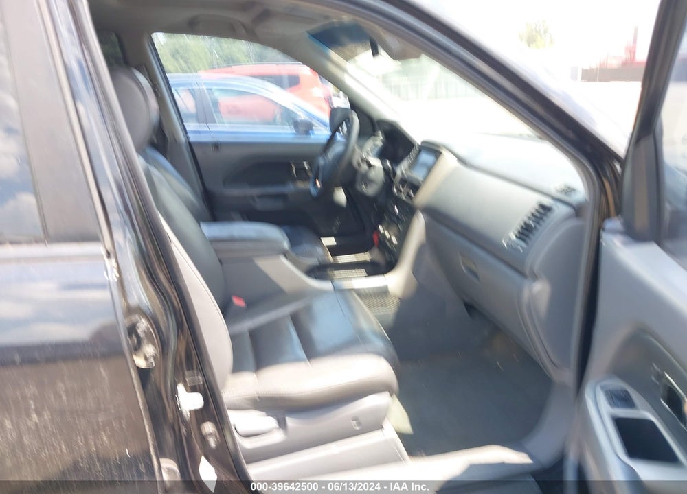 2006 HONDA PILOT EX-L VIN: 5FNYF187X6B028939