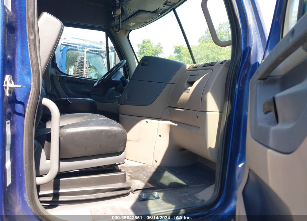 2018 FREIGHTLINER CASCADIA 125 VIN: 3AKJGLDR7JSJP1142