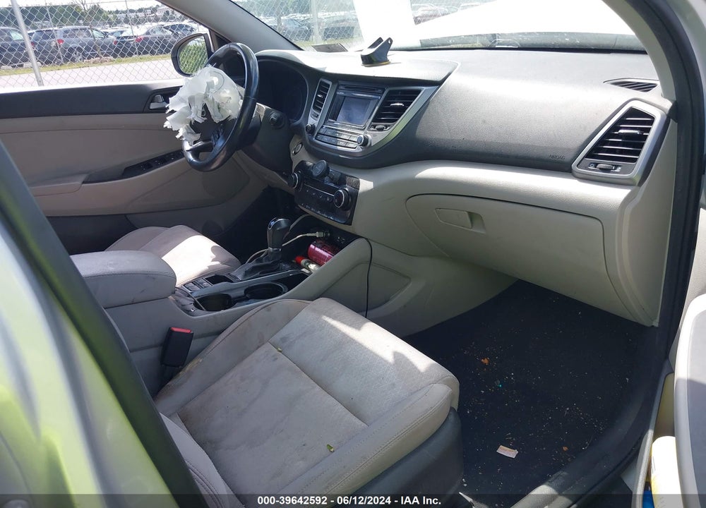 2017 HYUNDAI TUCSON SPORT VIN: KM8J3CA22HU582633