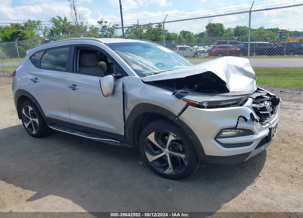 2017 HYUNDAI TUCSON SPORT VIN: KM8J3CA22HU582633