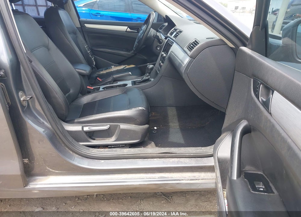 2013 VOLKSWAGEN PASSAT 2.5L SE VIN: 1VWBP7A35DC012460