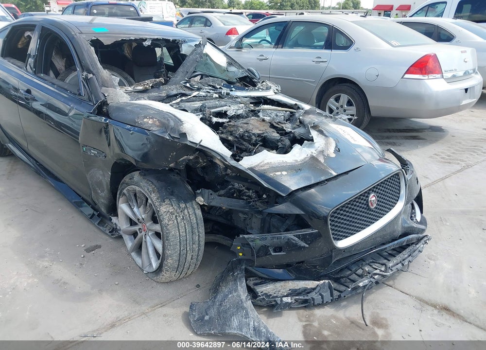 2016 JAGUAR XF 35T R-SPORT VIN: SAJBF4BV6GCY03736