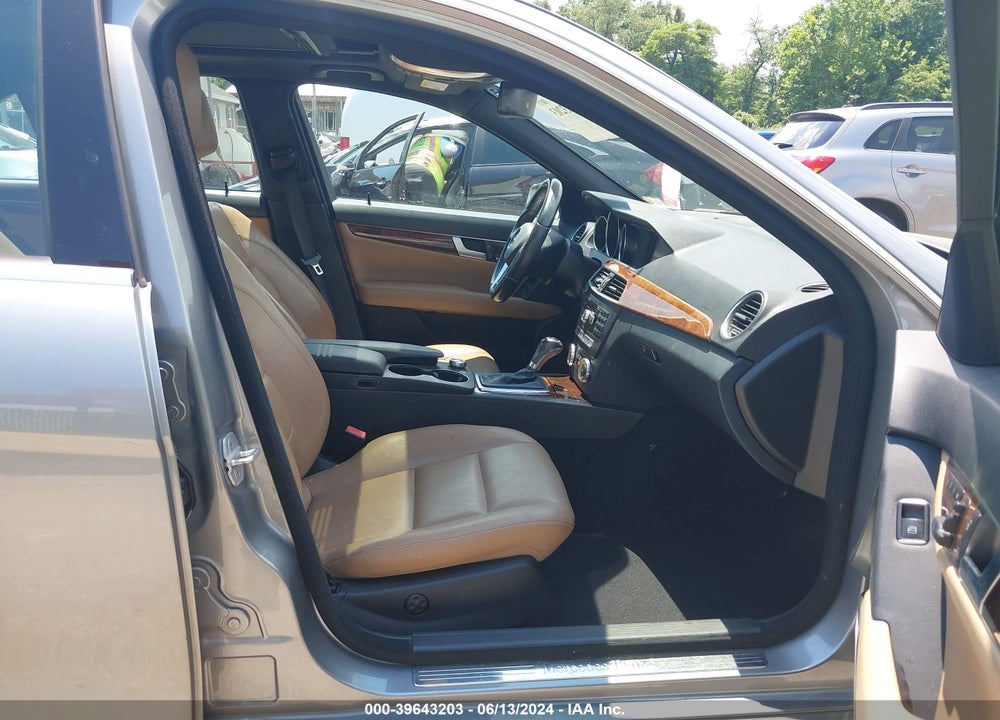 2014 MERCEDES-BENZ C 300 LUXURY 4MATIC/SPORT 4MATIC VIN: WDDGF8AB2EG181442