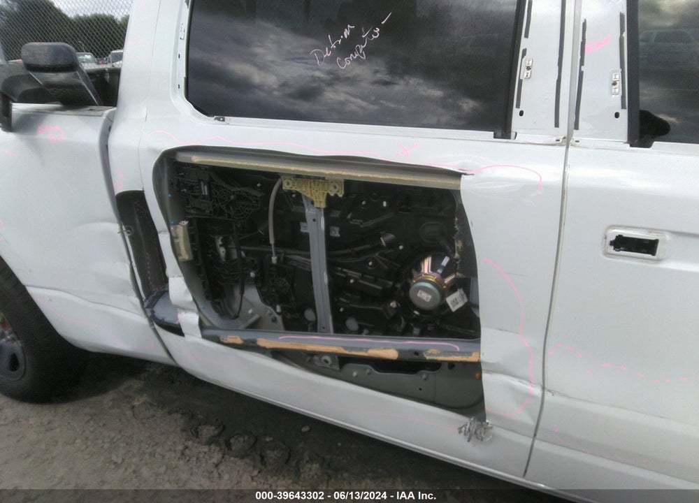 2022 RAM 1500 BIG HORN 4X2 6'4 BOX VIN: 1C6RREMT9NN467823