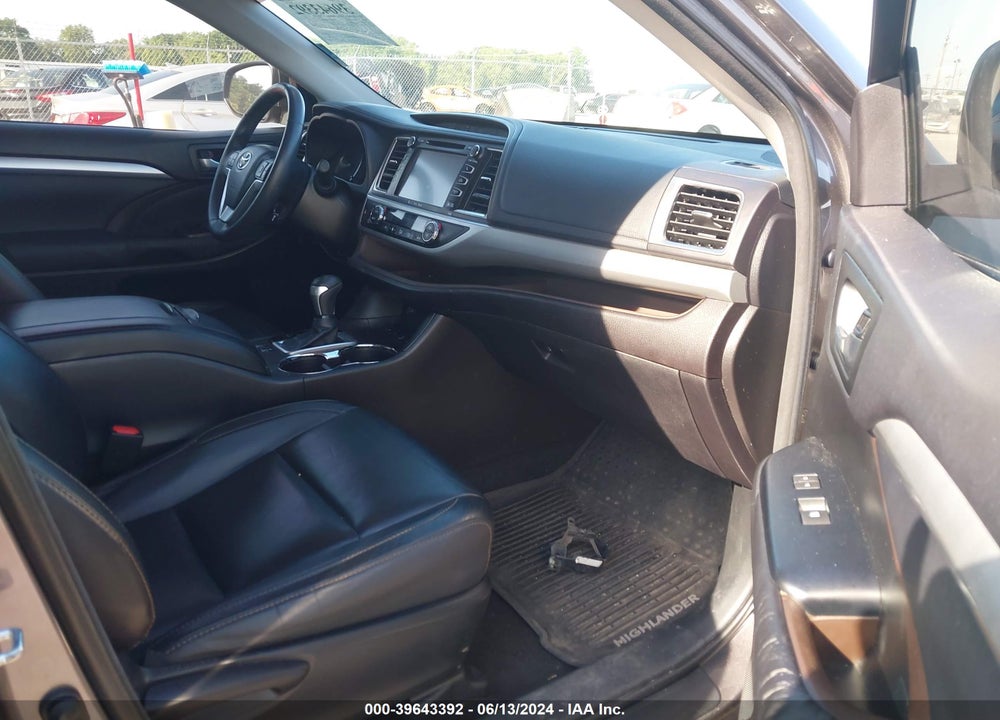 2016 TOYOTA HIGHLANDER XLE V6 VIN: 5TDJKRFH3GS237685