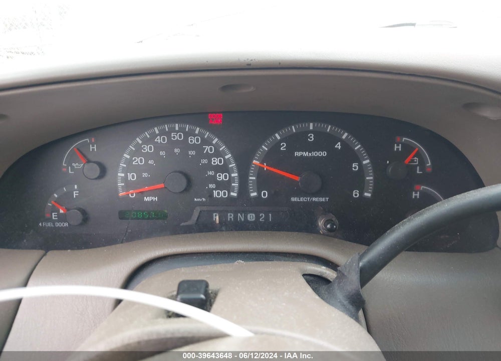 2000 FORD EXPEDITION XLT VIN: 1FMRU15L5YLB13243