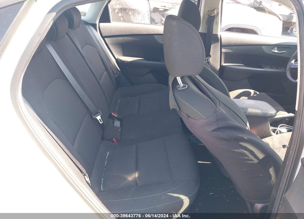 2019 KIA FORTE LXS VIN: 3KPF24AD7KE093428