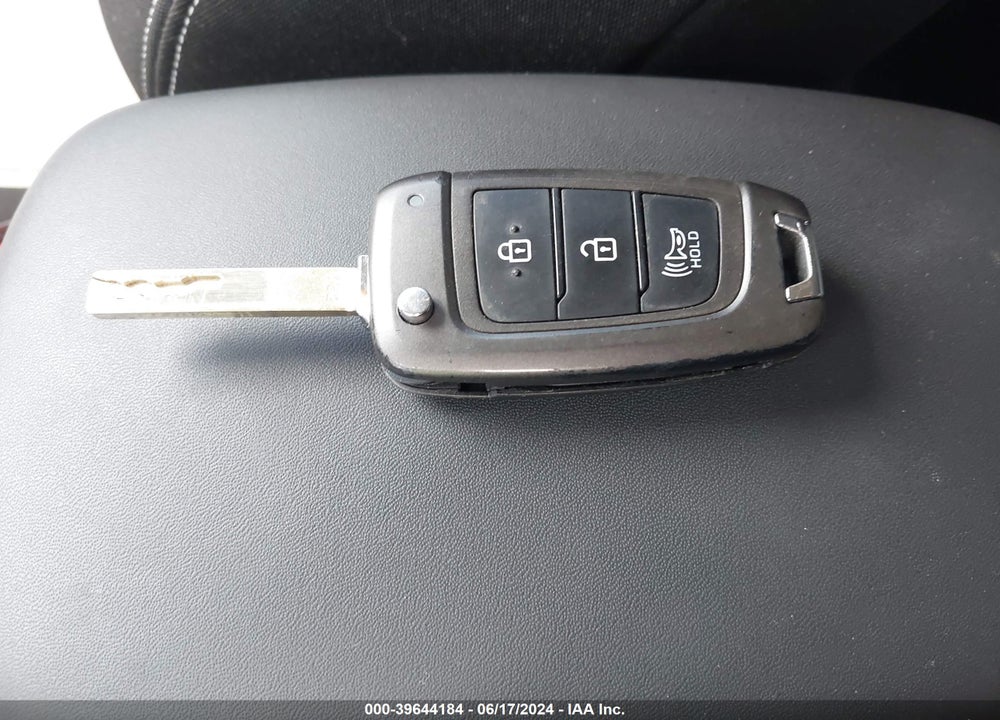 2021 HYUNDAI VENUE SEL VIN: KMHRC8A37MU089677