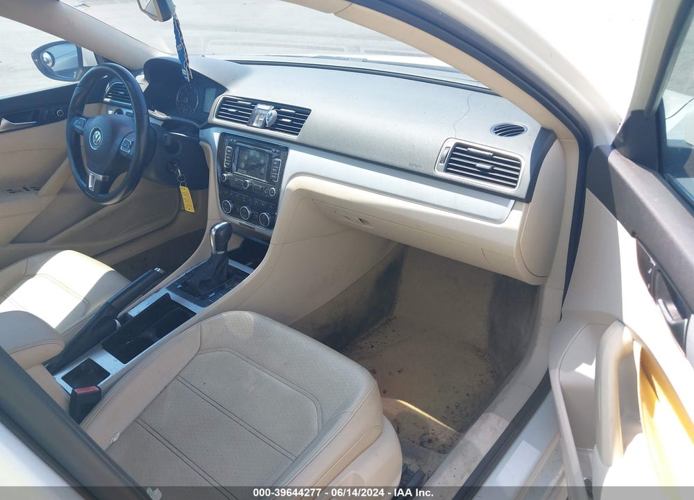 2012 VOLKSWAGEN PASSAT 2.5L SE VIN: 1VWBP7A35CC061625