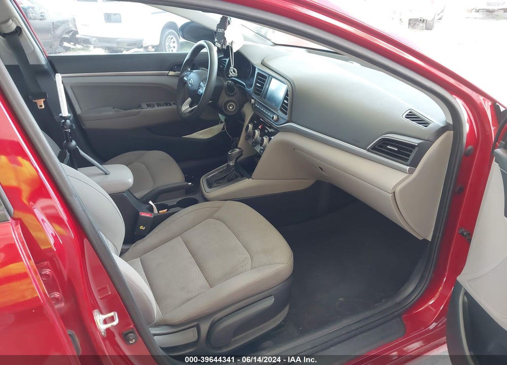 2019 HYUNDAI ELANTRA SEL VIN: KMHD84LF8KU745944