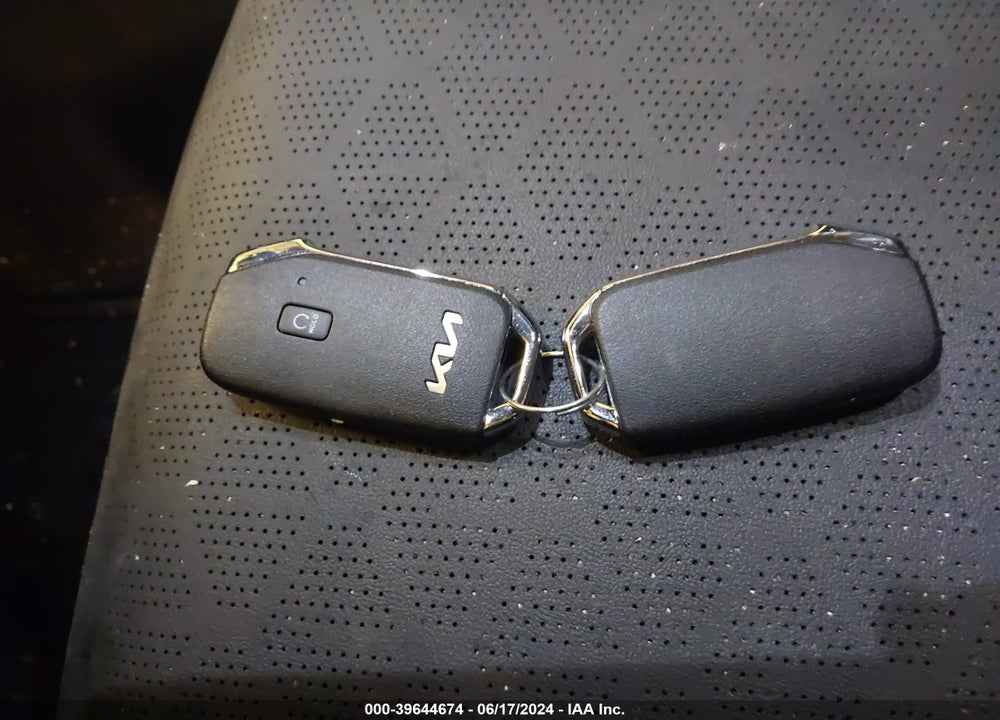 2024 KIA SELTOS VIN: KNDETCA74R7537307