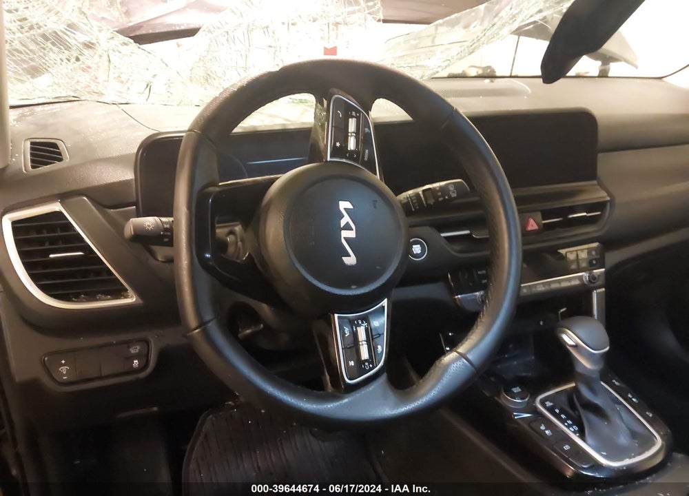 2024 KIA SELTOS VIN: KNDETCA74R7537307