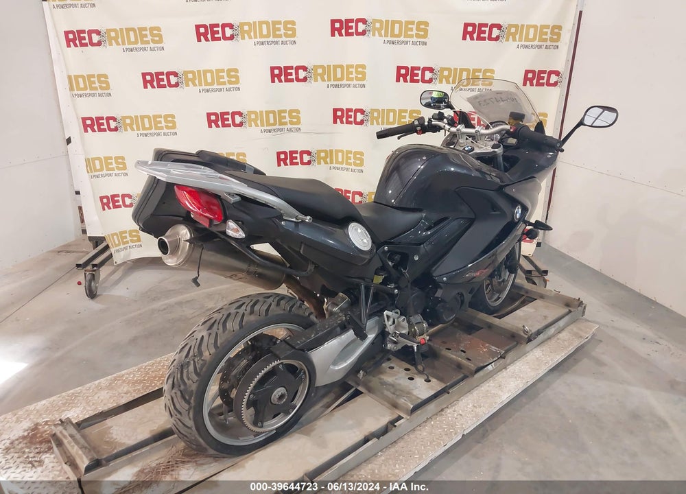 2014 BMW F800 GT VIN: WB10B1302EZF87722