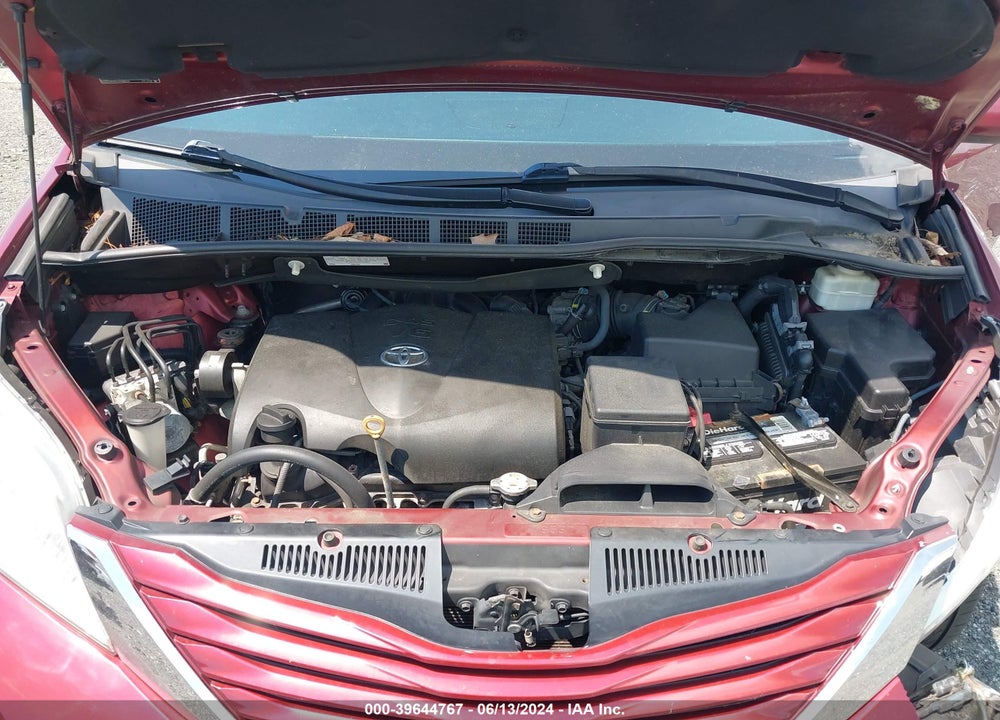 2017 TOYOTA SIENNA LE 8 PASSENGER VIN: 5TDKZ3DC2HS824949