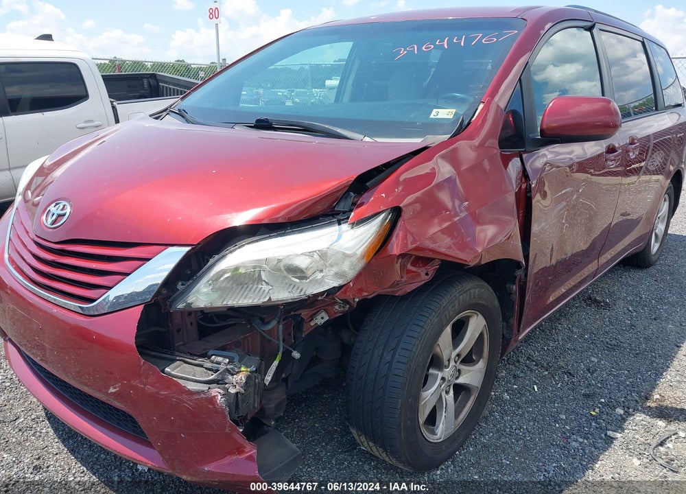 2017 TOYOTA SIENNA LE 8 PASSENGER VIN: 5TDKZ3DC2HS824949