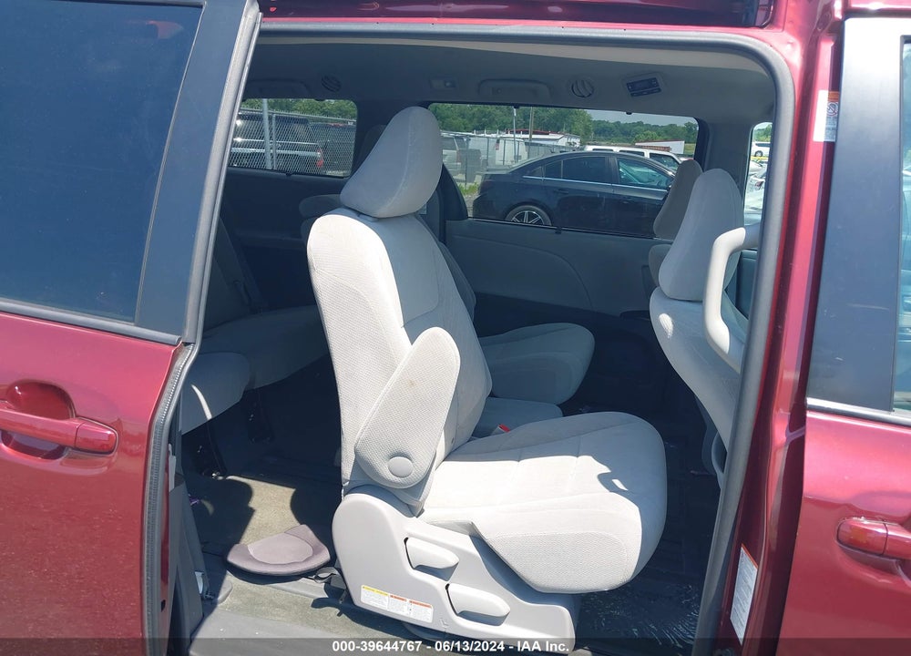 2017 TOYOTA SIENNA LE 8 PASSENGER VIN: 5TDKZ3DC2HS824949