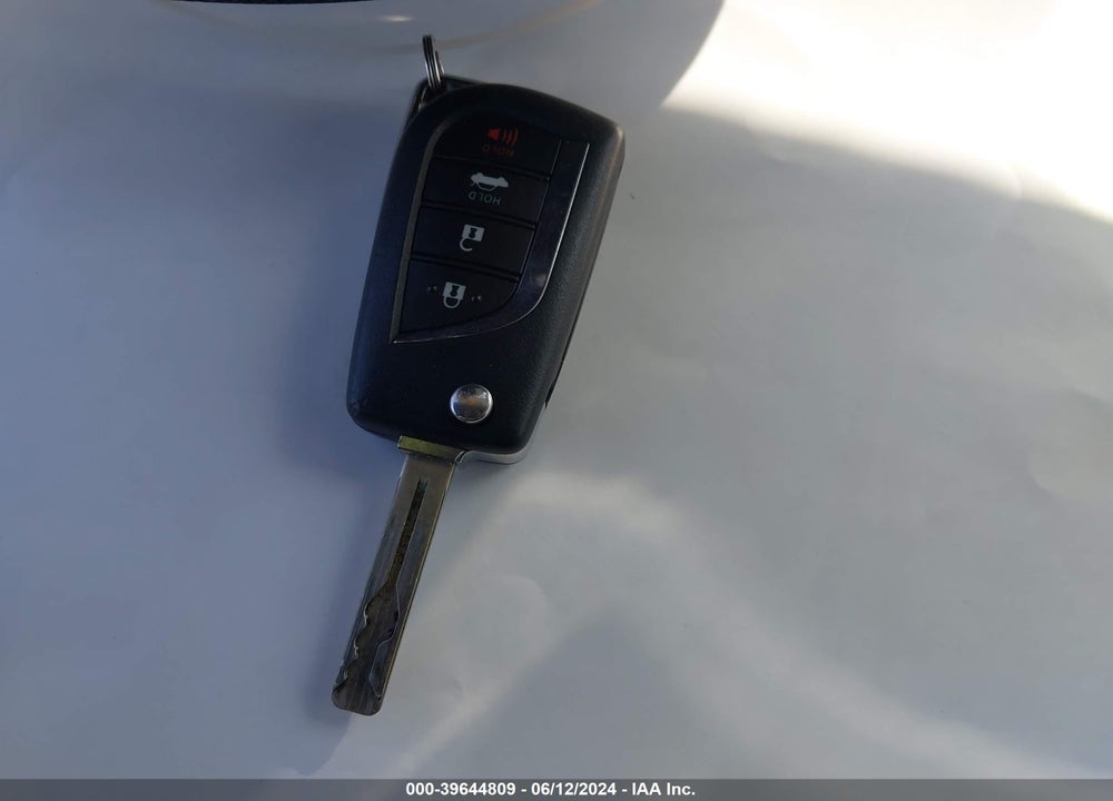 2022 TOYOTA COROLLA LE VIN: 5YFEPMAE9NP300927