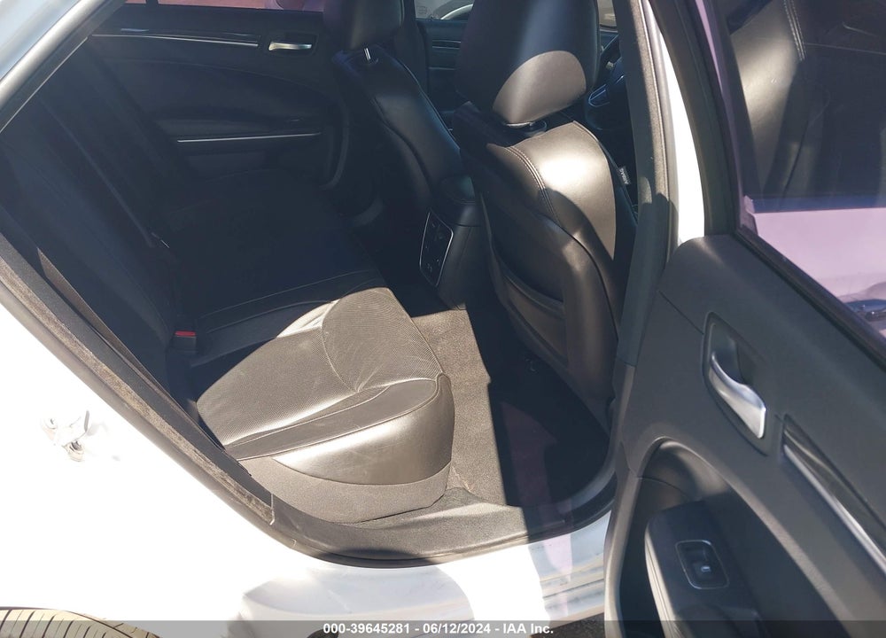 2019 CHRYSLER 300 LIMITED VIN: 2C3CCAEG7KH568619