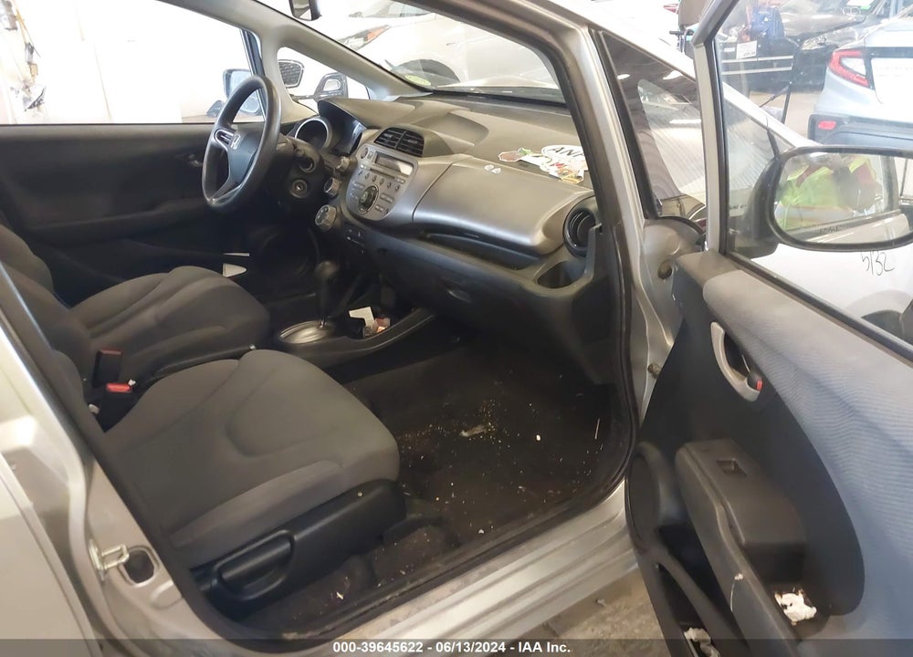 2011 HONDA FIT VIN: JHMGE8H39BC028697
