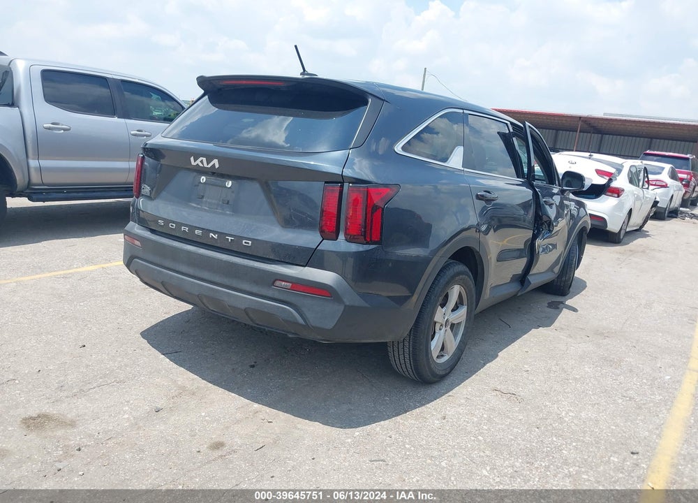 2022 KIA SORENTO LX VIN: 5XYRG4LC5NG116246