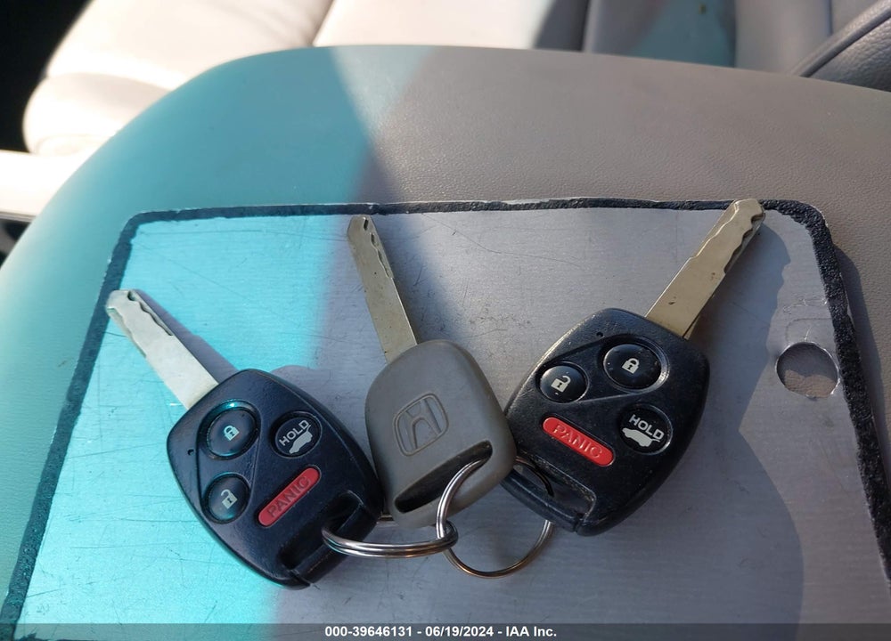 2013 HONDA PILOT EX-L VIN: 5FNYF3H71DB013786